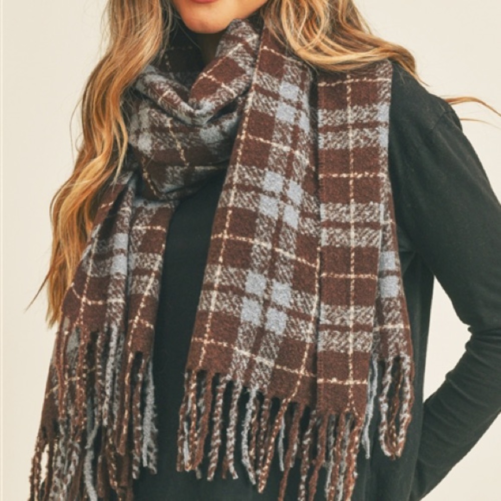 NWT Warm, Cozy Stylish Brown Checkered Plaid Oblong Scarf Wrap with fringe